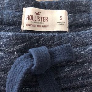 Men’s Hollister fleece jogger pants.